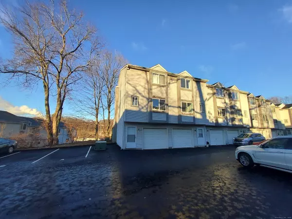 35 Pearl Lake Road #APT B, Waterbury, CT 06706