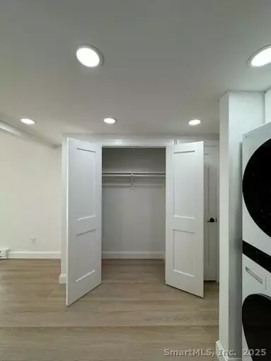 Greenwich, CT 06830,38b putnam Green #L