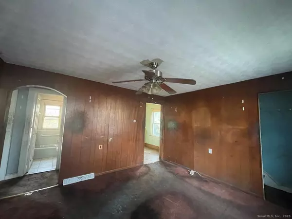 Milford, CT 06460,21 Meadow Street