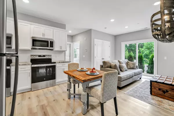 Shelton, CT 06484,303 Bridgeport Avenue #205