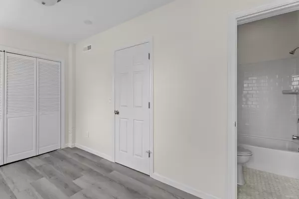 Wallingford, CT 06492,72 South Main Street #2C