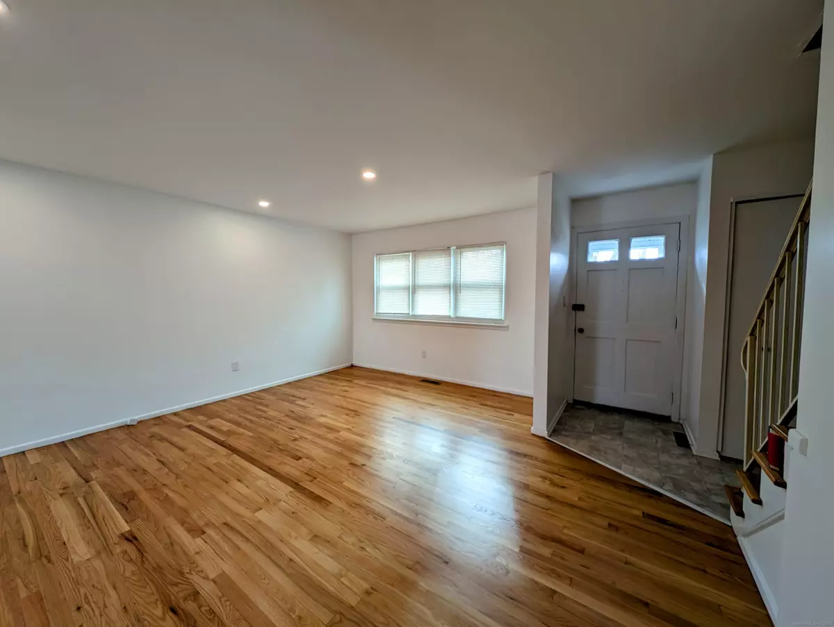 Milford, CT 06460,23 Shea Avenue #23