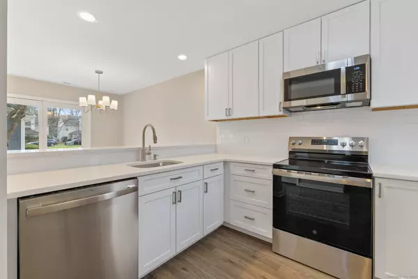 Suffield, CT 06078,180 Dusky Lane #180