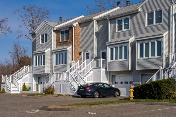 Milford, CT 06460,83 Carriage Drive #83