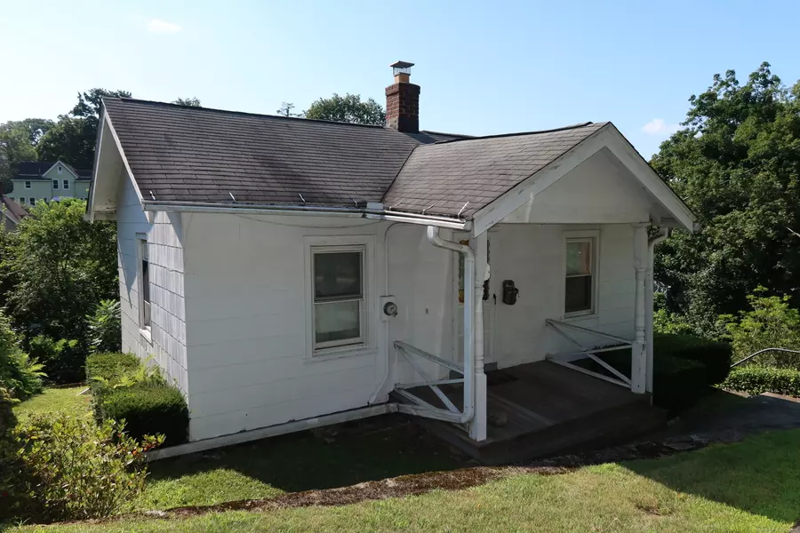 11 Edgewood Avenue, Shelton, CT 06484