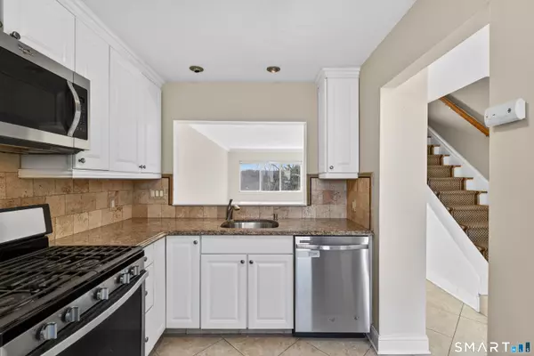 Branford, CT 06405,295 Monticello Drive #295