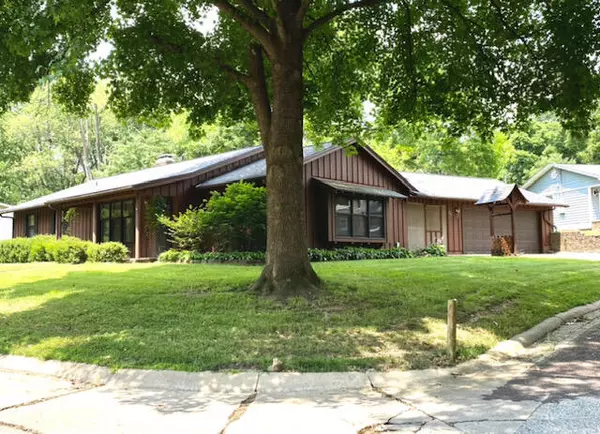 601 N Valley DR, Boonville, MO 65233