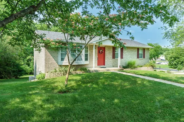 7225 E Suncrest CT, Columbia, MO 65201