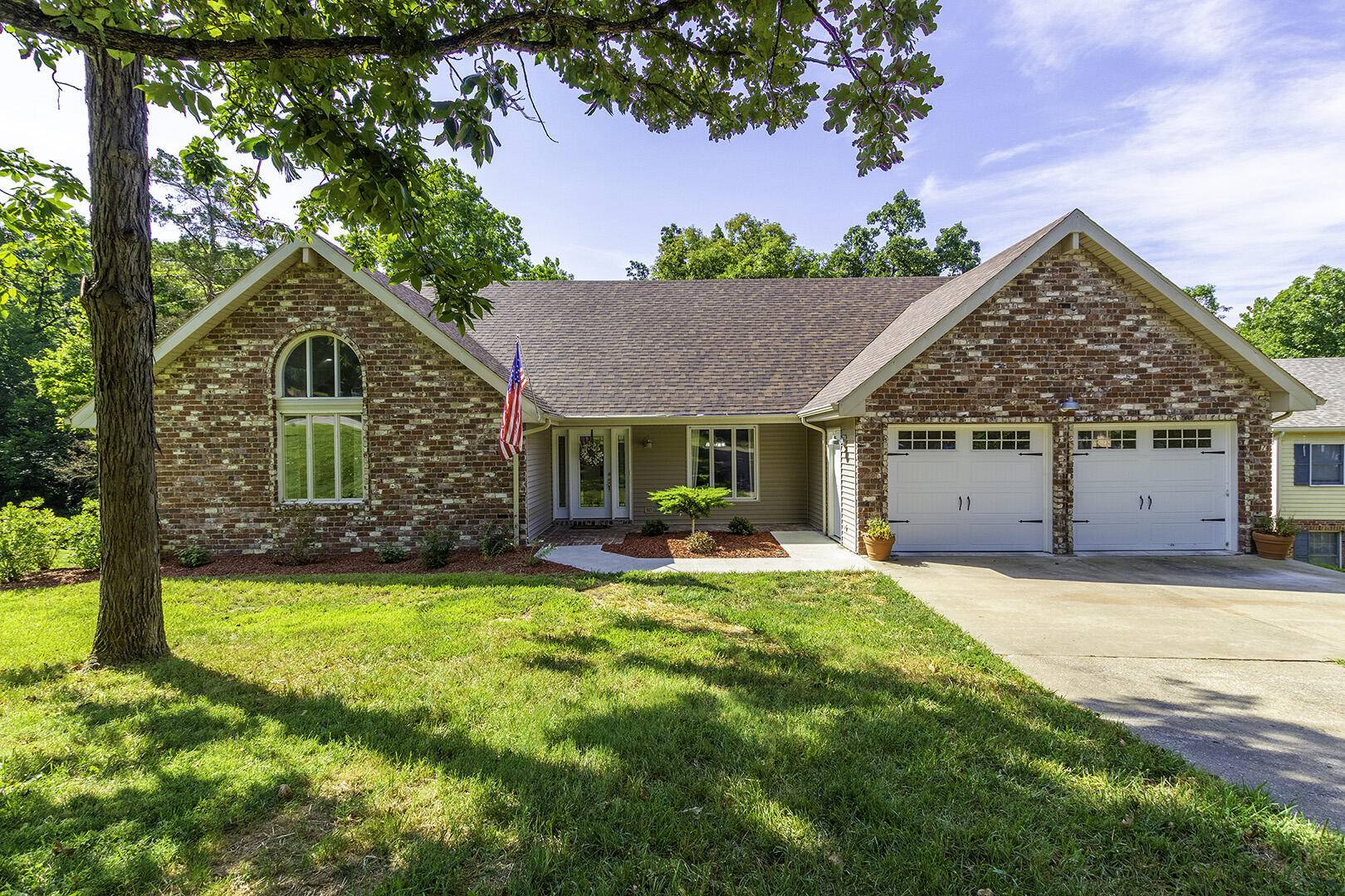 2019 Honeysuckle LN, Jefferson City, MO 65109
