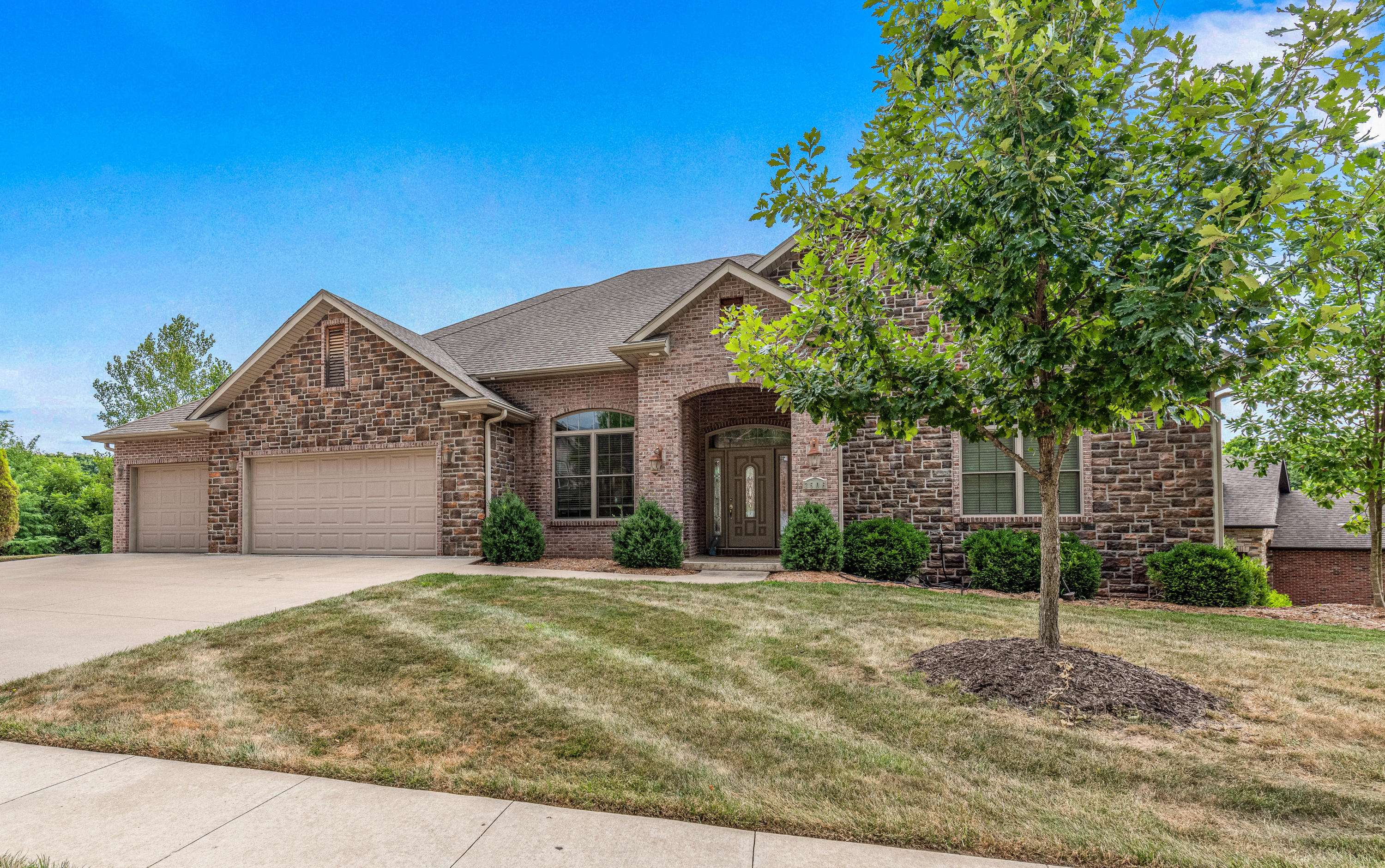 2506 Stratford chase, Columbia, MO 65201