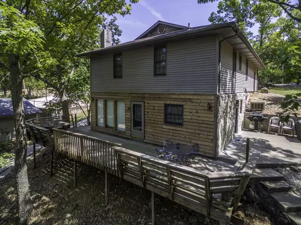 1433 Duckhead RD, Lake Ozark, MO 65049