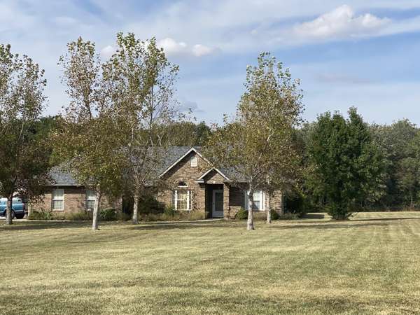 8963 Audrain road 104,  Centralia,  MO 65240