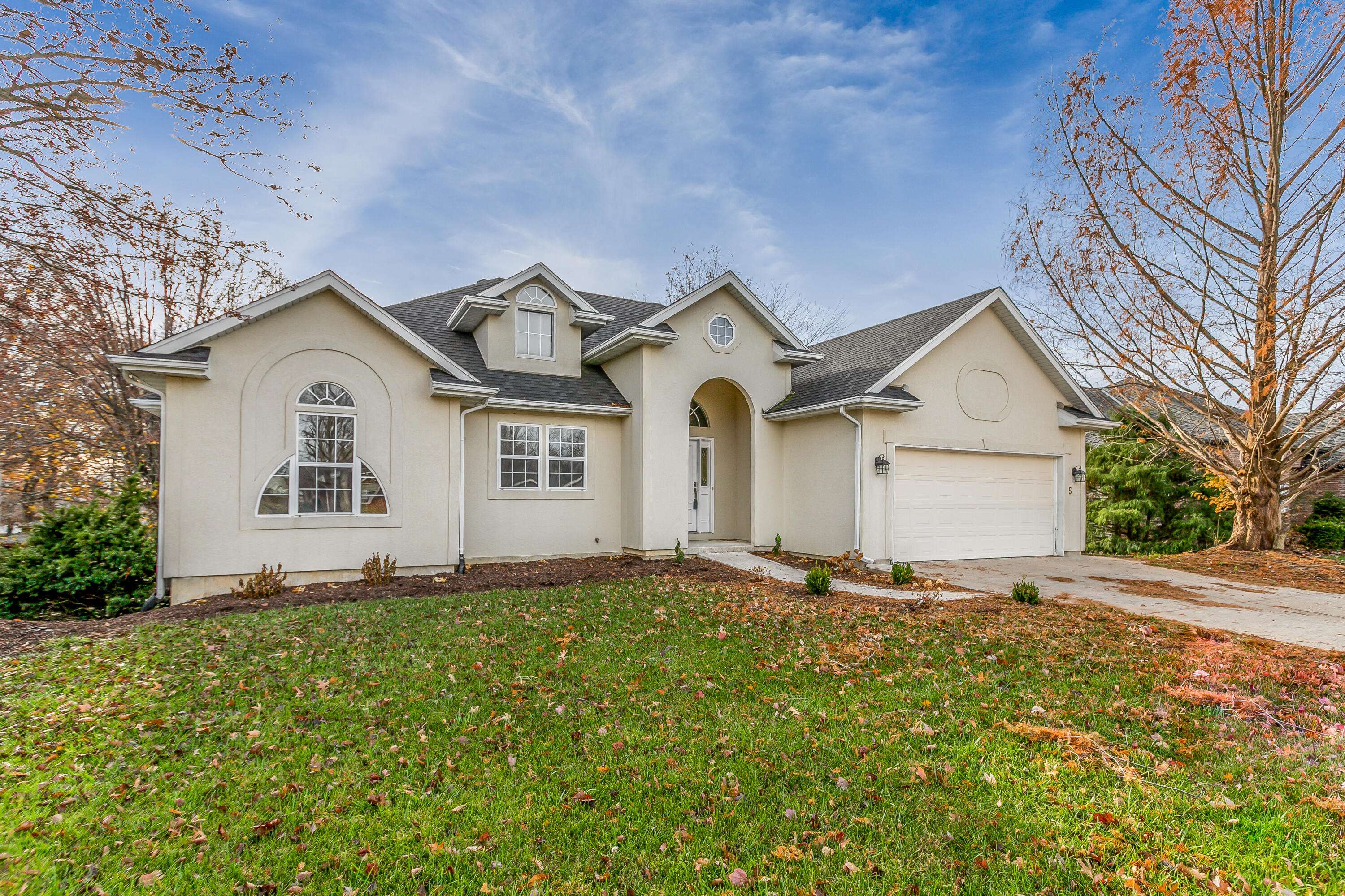 5204 Forest glen DR, Columbia, MO 65203