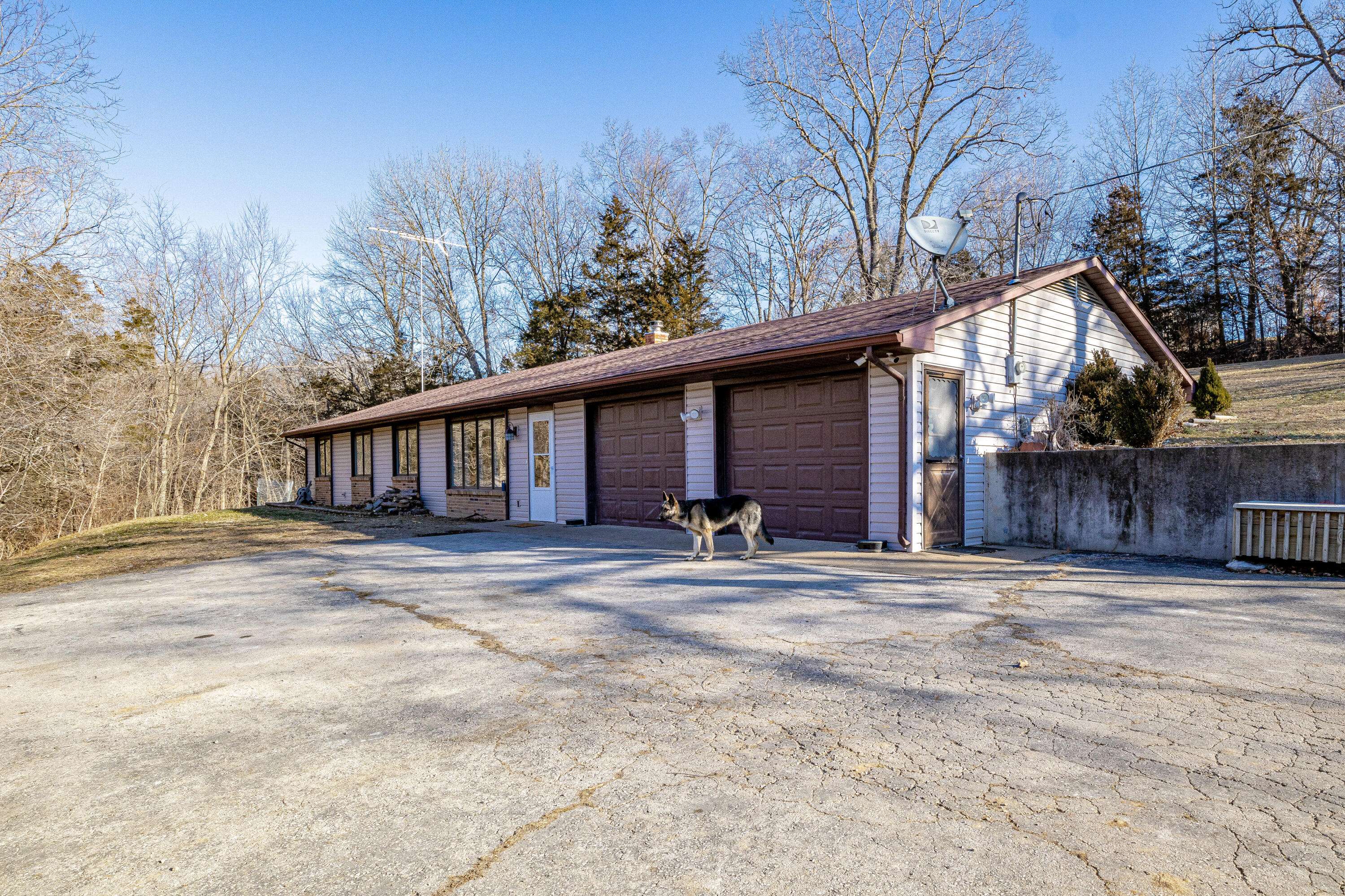 5700 E Lee RD, Hartsburg, MO 65039