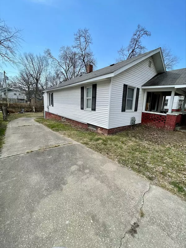 Moberly, MO 65270,1016 Concannon ST