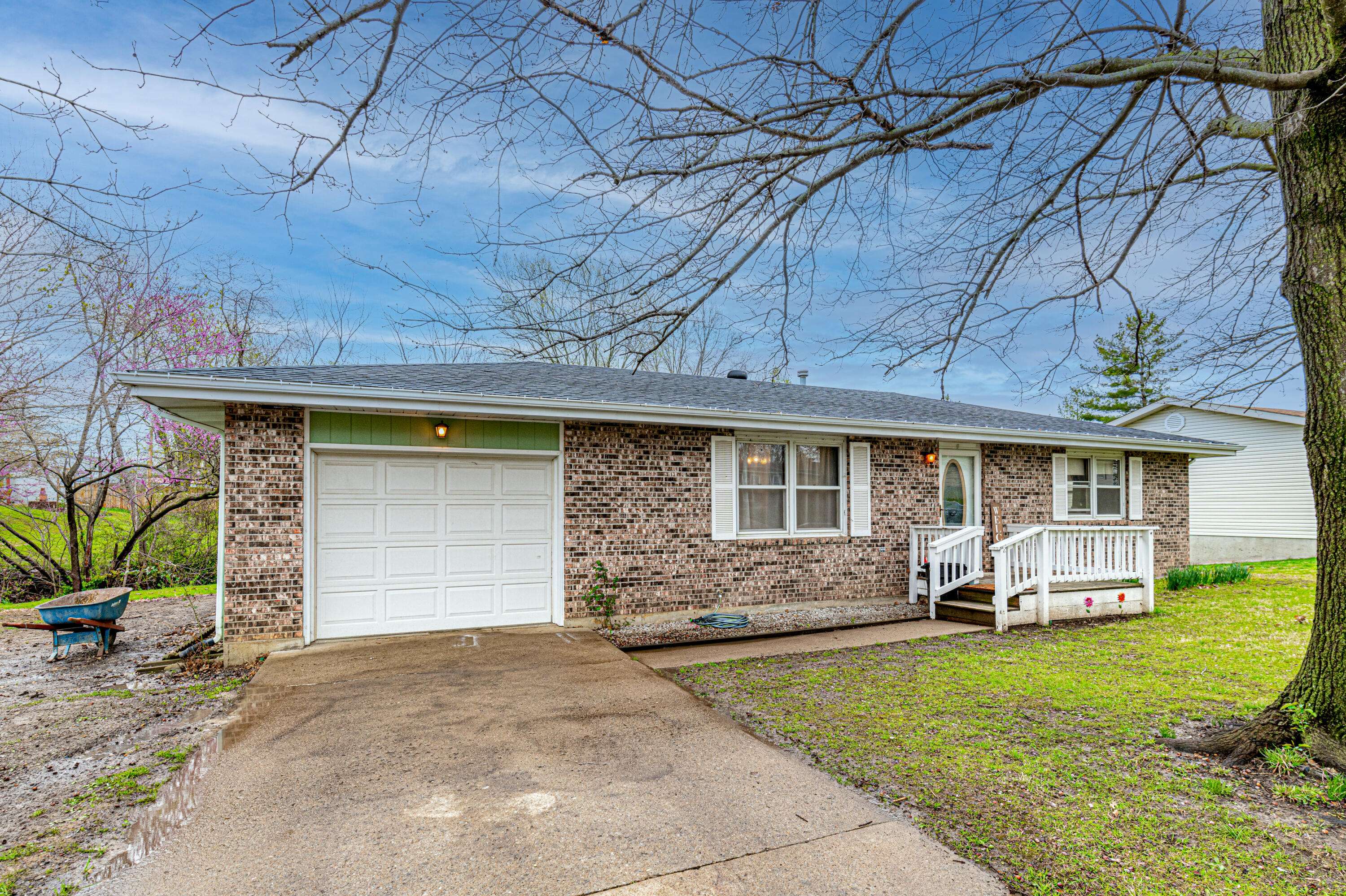 702 Latham RD, California, MO 65018