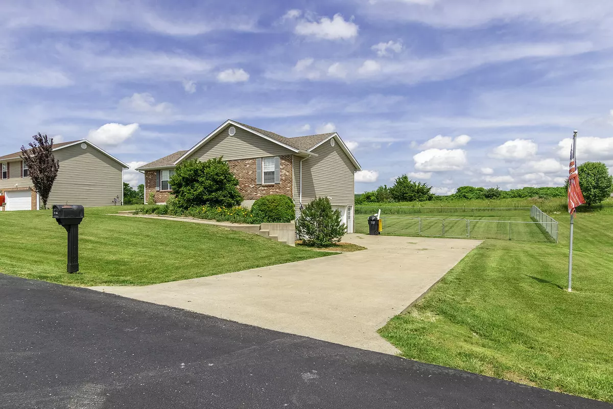 New Bloomfield, MO 65063,9456 Erika LN