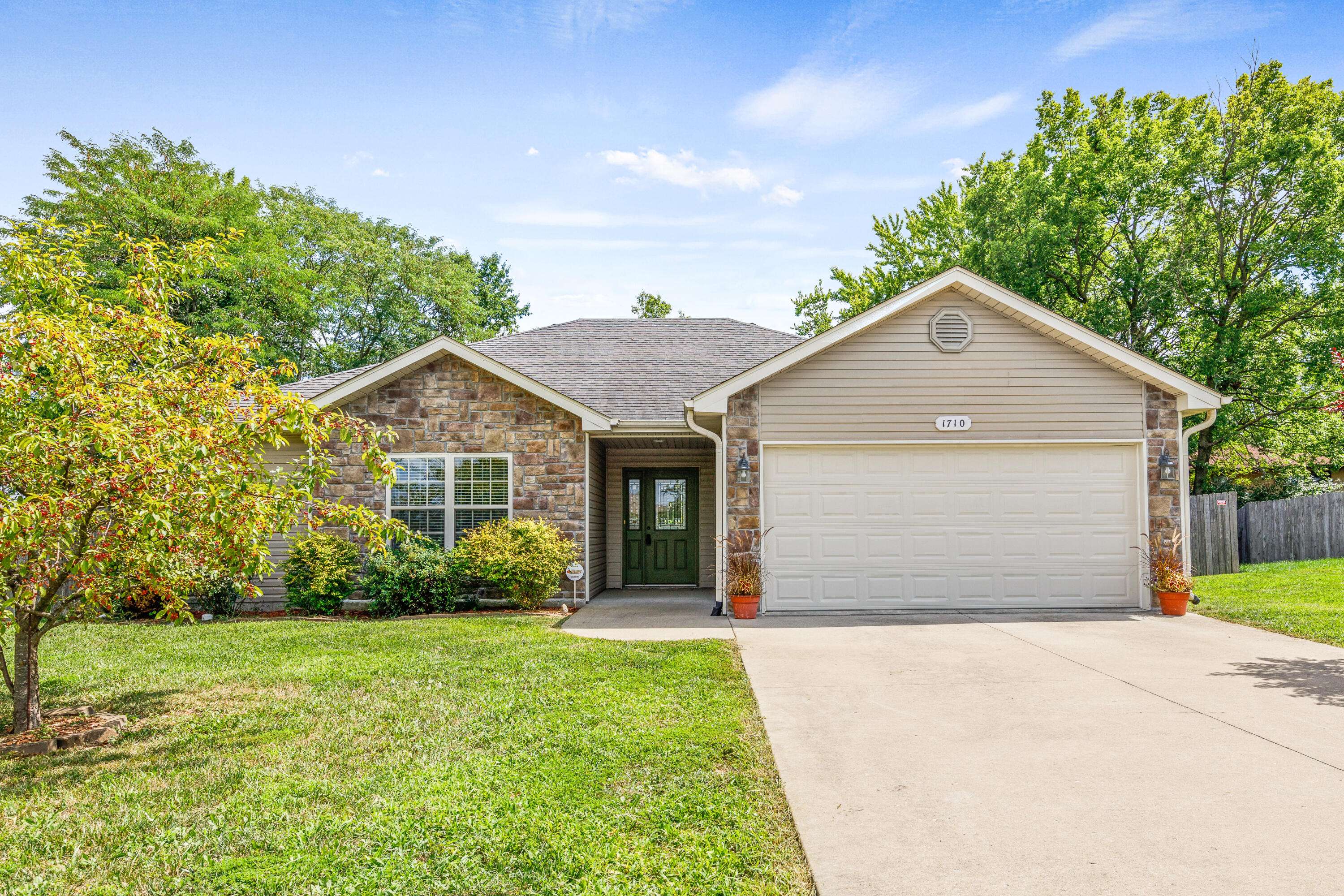 1710 Typhoon DR, Columbia, MO 65202