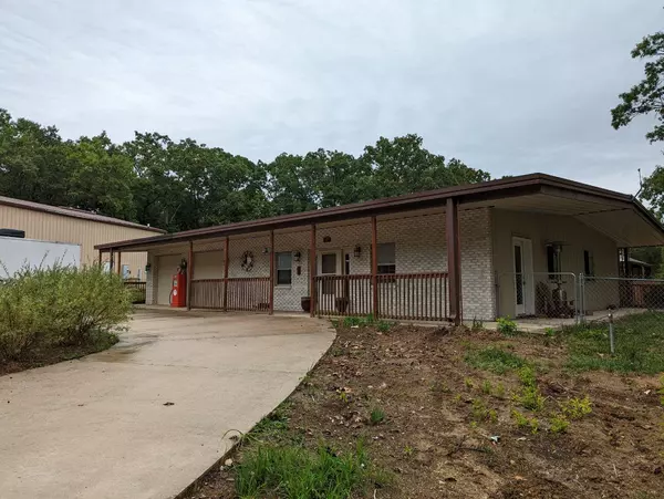 2995 W Gruender LN, Sturgeon, MO 65284