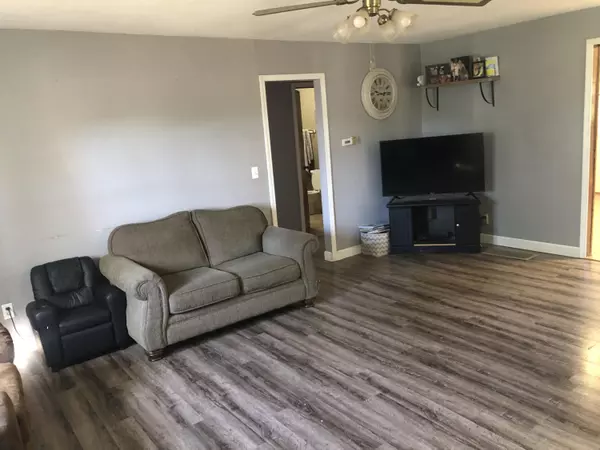 Blackwater, MO 65322,4464 M