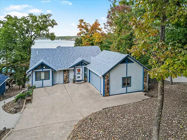 18 Elm CT, Lake Ozark, MO 65049