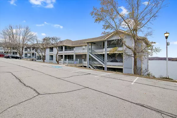 Lake Ozark, MO 65049,320 Regatta bay CIR #3-A