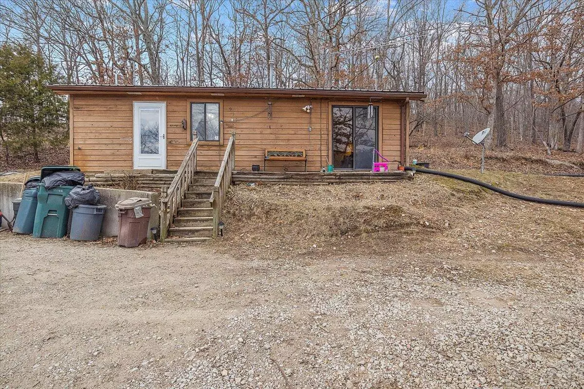 Edwards, MO 65326,933 Golden goose DR