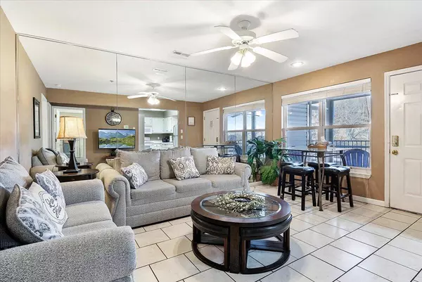 Lake Ozark, MO 65049,40 Lighthouse RD #2-102