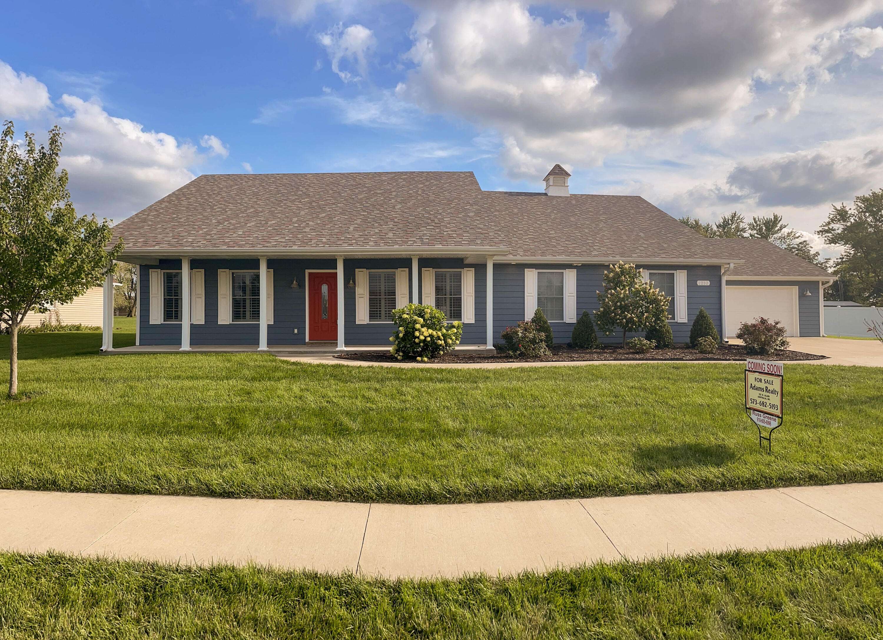 1210 Fairway DR, Centralia, MO 65240