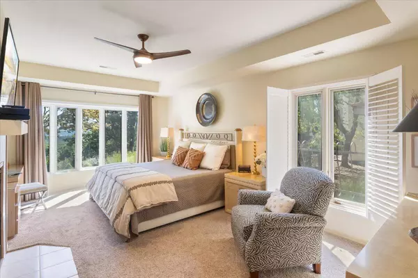 Lake Ozark, MO 65049,28 Center court #1C