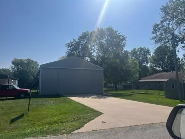 Sturgeon, MO 65284,100 S Rollins