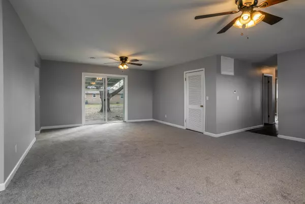 Sturgeon, MO 65284,208 N Joann ST