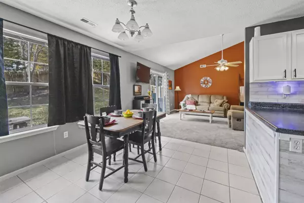 2205 Laclede DR Columbia, MO 65202