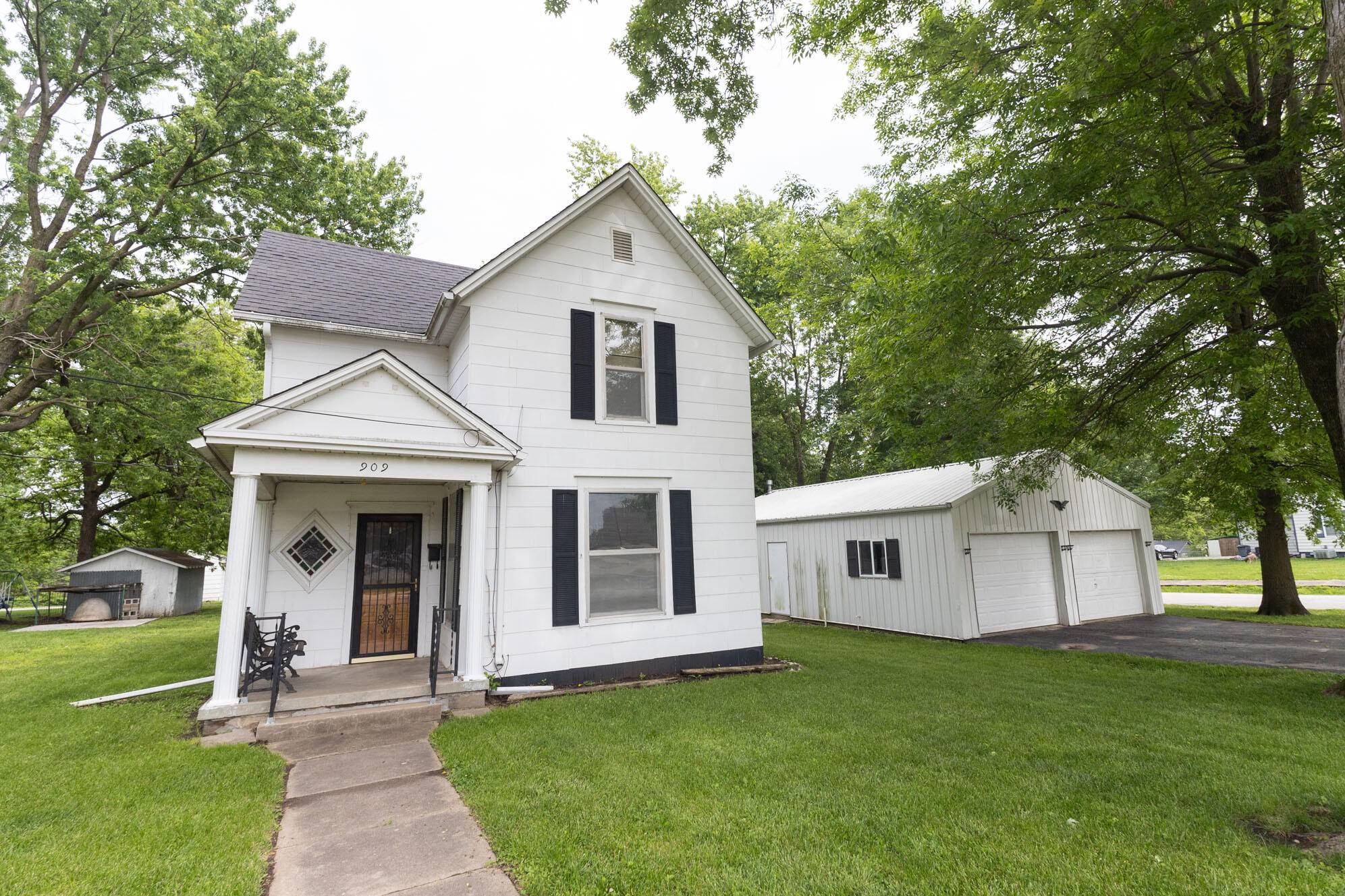 909 S Maple ST, Salisbury, MO 65281