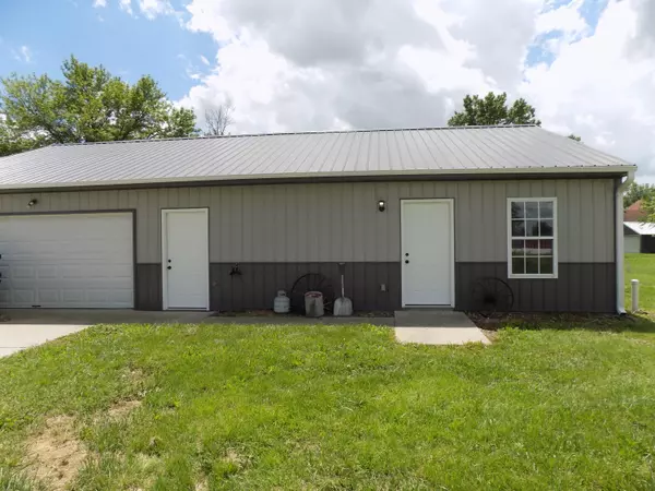 610 E Brick ST, Centralia, MO 65240