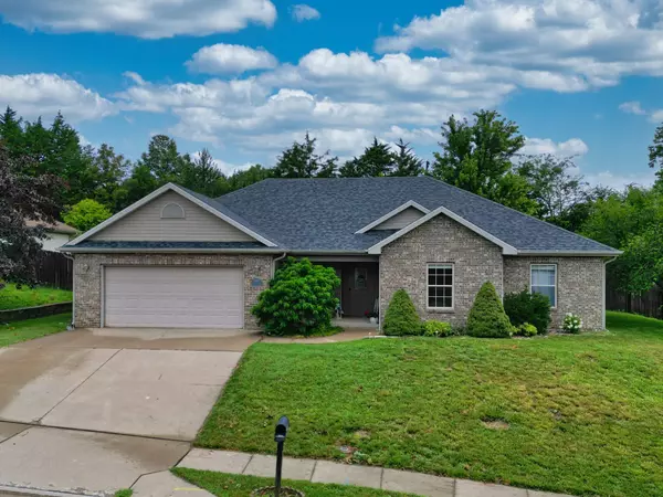 4909 Bullhead LN, Columbia, MO 65202