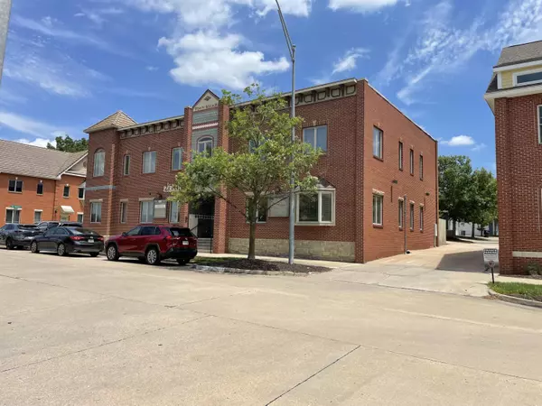 Columbia, MO 65203,2024 Cherry hill DR