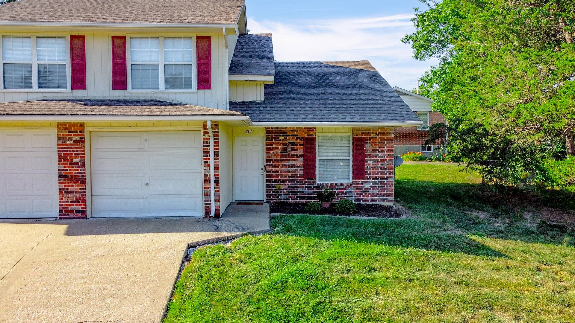 1715 Steamboat LN,  Columbia,  MO 65201