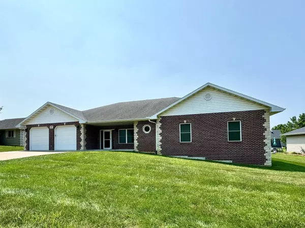 607 E Crystal LN, California, MO 65018