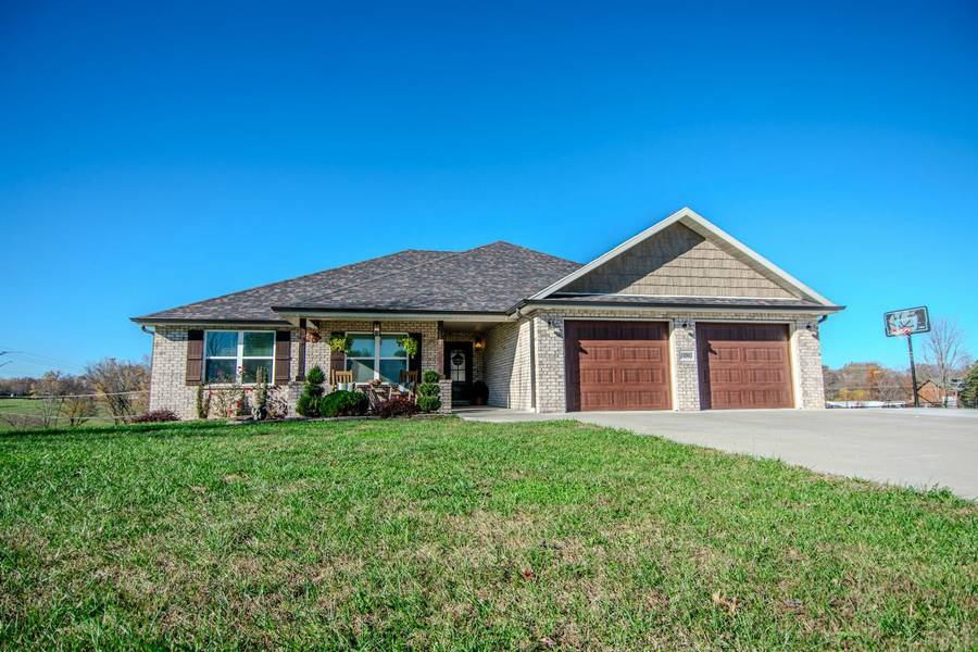 10905 Broadacre DR, Holts Summit, MO 65043