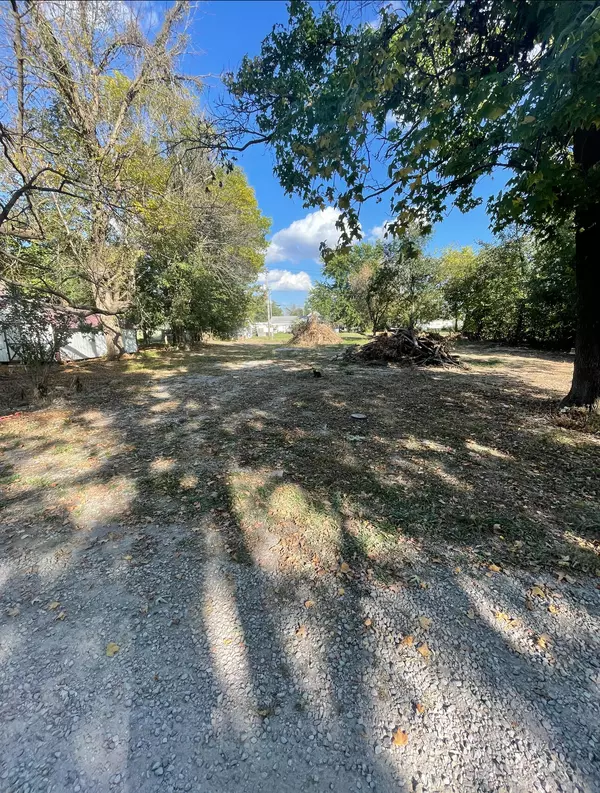 107 Oklahoma AVE, Clark, MO 65243