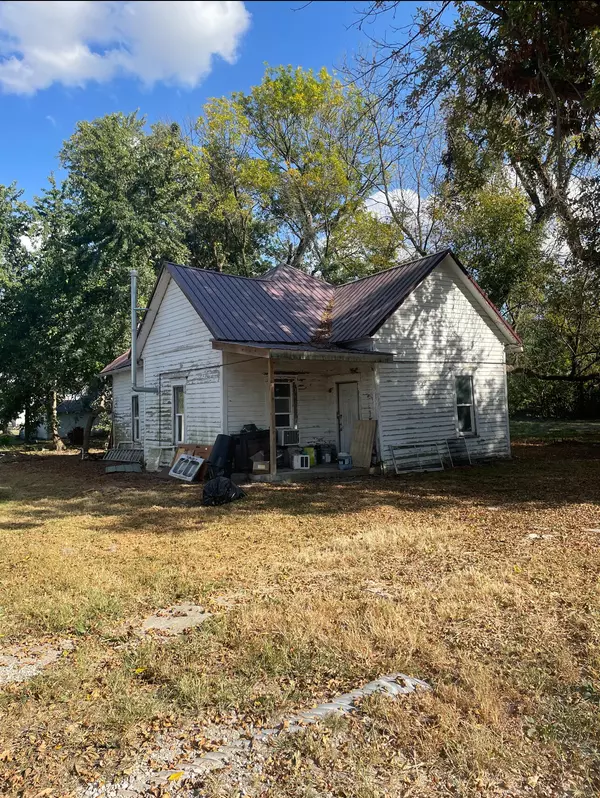 103 Oklahoma AVE, Clark, MO 65243