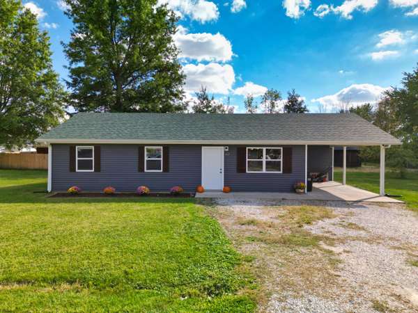 412 Southwest CIR, Centralia, MO 65240