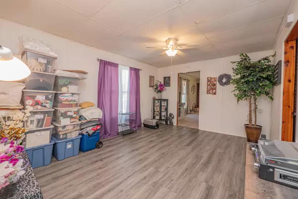 Huntsville, MO 65259,417 S Main ST