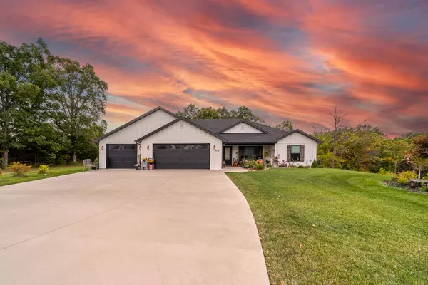 970 Cochise DR, Holts Summit, MO 65043