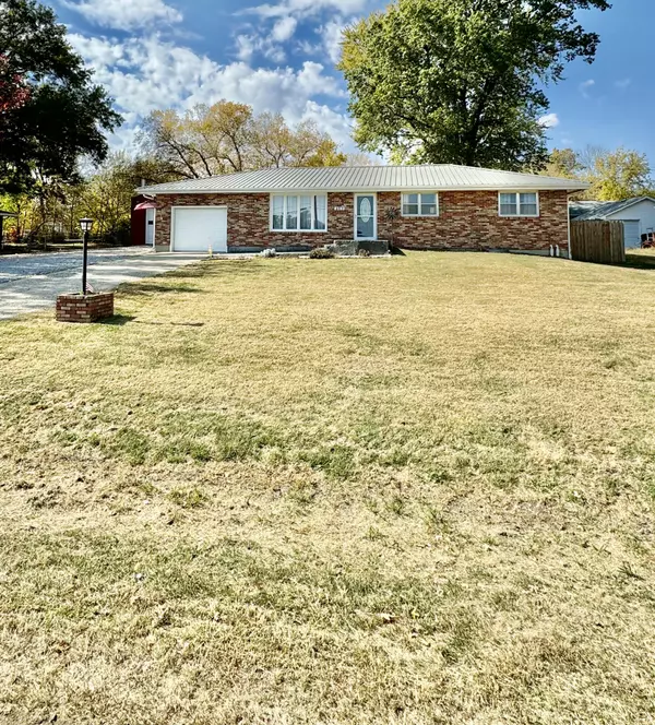 409 N Audrain ST, Sturgeon, MO 65284