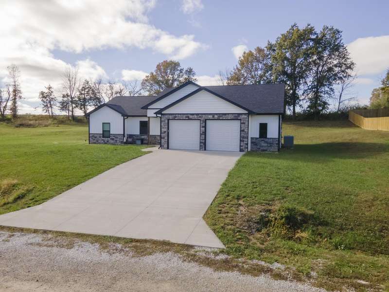 17100 Bear bridge CT, Boonville, MO 65233