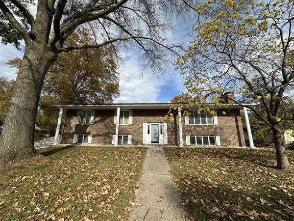 4203 W Rollins RD, Columbia, MO 65203