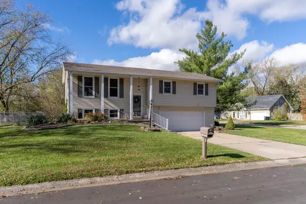 1801 Eastbrook CIR, Moberly, MO 65270