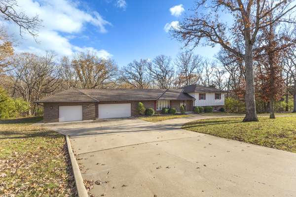 1128 Oxbow LN, Moberly, MO 65270